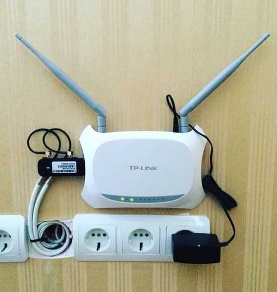 Полезные советы и подробные инструкции по установке антенны на роутер для эффективного усиления wifi сигнала
